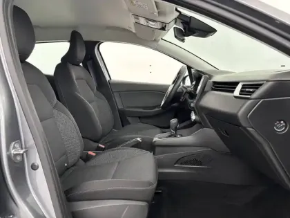 Photo 13 Renault Clio  E-Tech full hybrid 145
