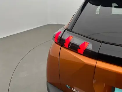 Photo 36 Peugeot 2008  Electrique 136 ch
