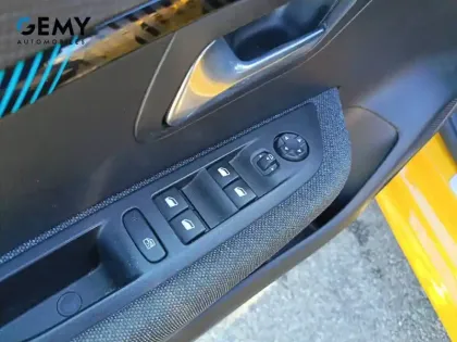 Photo 11 Peugeot 208  Electrique 50 kWh 136ch