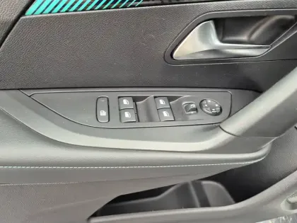 Photo 36 Peugeot 2008  Electrique 136 ch