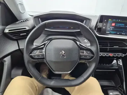 Photo 30 Peugeot 2008  Electrique 136 ch