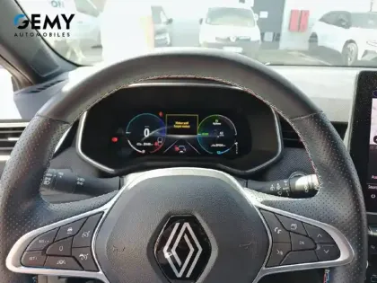 Photo 14 Renault Clio  E-Tech full hybrid 145