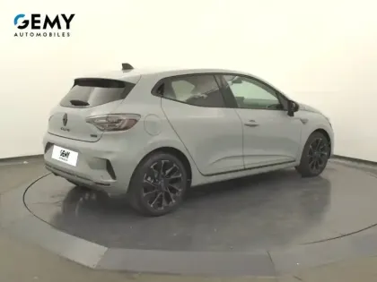 Photo 17 Renault Clio  E-Tech full hybrid 145