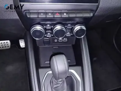 Photo 13 Renault Clio  E-Tech full hybrid 145