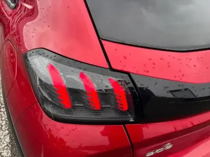 Photo 16 Peugeot 208  PureTech 130 S&S EAT8