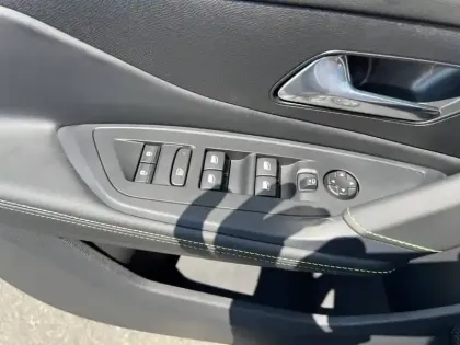Photo 18 Peugeot 308  Electrique 55 kWh 156ch