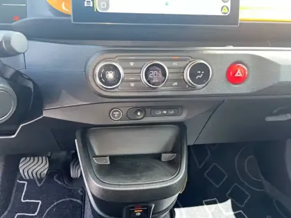 Photo 11 Renault Twingo  E-Tech Electrique 80 ch autonomie urbaine