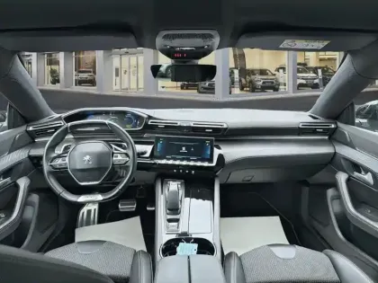 Photo 9 Peugeot 508  Hybrid 225 e-EAT8 GT
