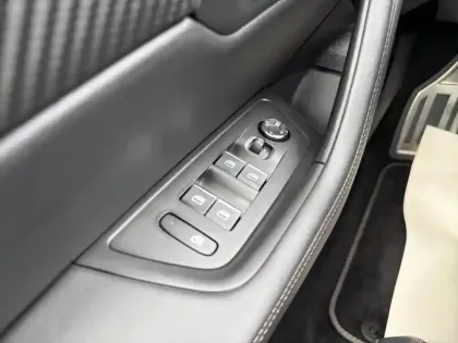 Photo 24 Peugeot 508  Hybrid 225 e-EAT8 GT