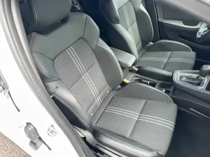 Photo 13 Renault Clio  E-Tech full hybrid 145