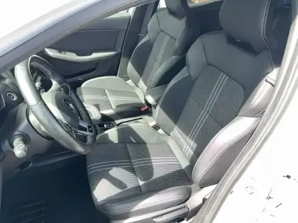 Photo 8 Renault Clio  E-Tech full hybrid 145