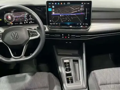 Photo 9 Volkswagen Golf 1.5 eHybrid 204 DSG6 VW Edition