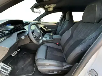 Photo 13 Peugeot 408  Hybrid 145ch GT e-DCS6