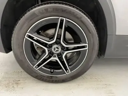 Photo 53 Mercedes GLB  200 d 8G-DCT