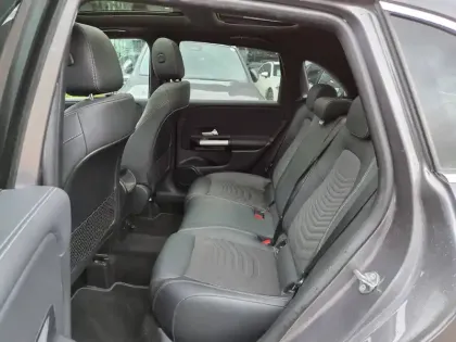 Photo 8 Mercedes Classe B  180 7G-DCT