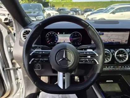 Photo 15 Mercedes GLA  200 d 8G-DCT