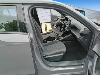 Photo 24 Peugeot 2008  PureTech 100 S&S BVM6 Active