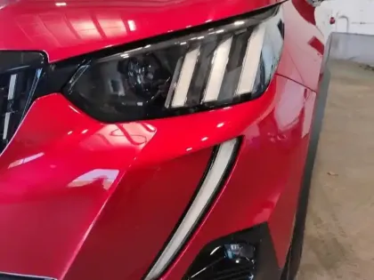 Photo 13 Peugeot 2008  PureTech 130 S&S EAT8 GT