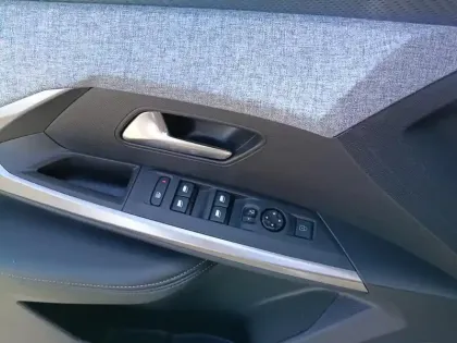 Photo 19 Peugeot 3008  Hybrid 136 e-DCS6 Allure