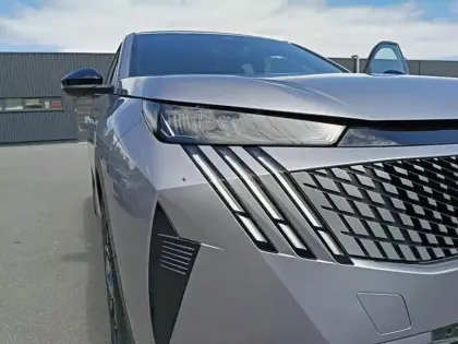Photo 13 Peugeot 3008  Hybrid 136 e-DCS6 Allure