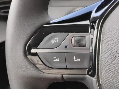 Photo 18 Peugeot 208  Electrique 136ch 50 kWh Allure