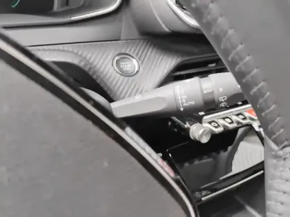 Photo 17 Peugeot 208  Electrique 136ch 50 kWh Allure