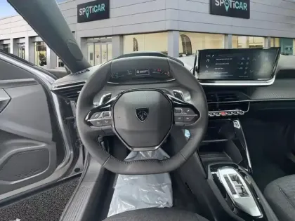 Photo 11 Peugeot 2008  Hybrid 145 e-DCS6 Style