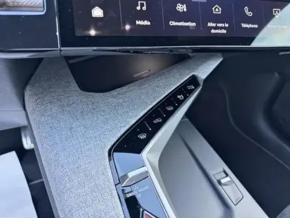 Photo 12 Peugeot 3008  Hybrid 145 e-DCS6 GT