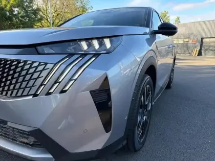 Photo 13 Peugeot 3008  Hybrid 145 e-DCS6 GT