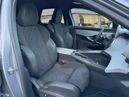 Photo 8 Peugeot 3008  Hybrid 145 e-DCS6 GT
