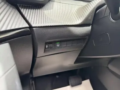 Photo 26 Peugeot 2008  Hybrid 145 e-DCS6 Allure