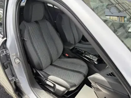 Photo 8 Peugeot 2008  Hybrid 145 e-DCS6 Allure