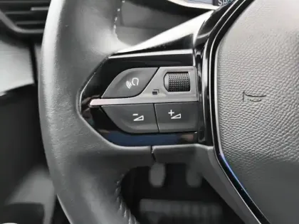 Photo 18 Peugeot 208  PureTech 100 S&S BVM6 Allure Pack