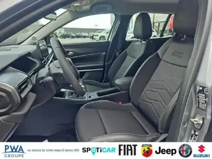 Photo 8 Jeep Avenger  1.2 Turbo T3 100ch Altitude +