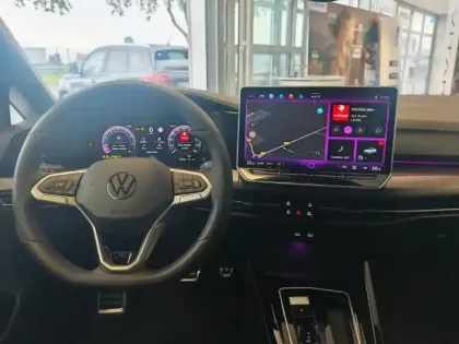 Photo 10 Volkswagen Golf  1.5 eTSI EVO2 150ch R-Line DSG7