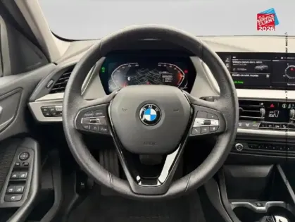 Photo 11 BMW Serie 1 Série 1 116iA 109ch Business Design DKG7 Camera GPS