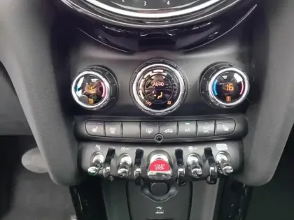 Photo 15 Mini Mini  Cooper 136ch  Edition Camden BVA7