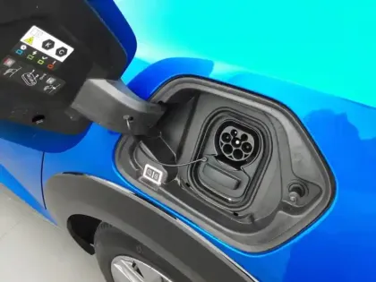 Photo 10 Peugeot 208  Electrique 50 kWh 136ch