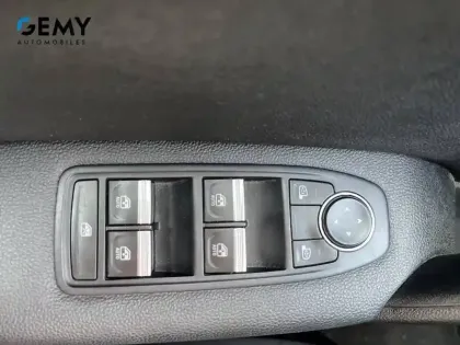 Photo 11 Renault Captur  E-Tech 145 - 21