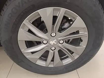 Photo 12 Peugeot 2008  PureTech 130 S&S EAT8