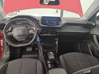 Photo 35 Peugeot 2008  PureTech 130 S&S EAT8
