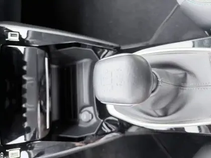 Photo 32 Peugeot 2008  PureTech 100 S&S BVM6