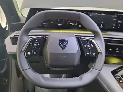Photo 8 Peugeot 5008  Hybrid 145 ch e-DCS6