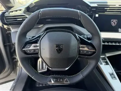 Photo 11 Peugeot 408  Electrique 58 kWh 210 ch