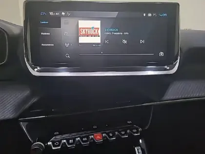 Photo 18 Peugeot 2008  PureTech 130 S&S EAT8