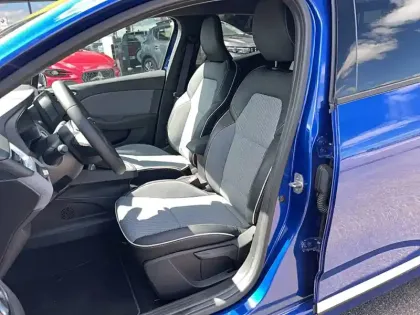 Photo 41 Renault Clio  E-Tech full hybrid 145