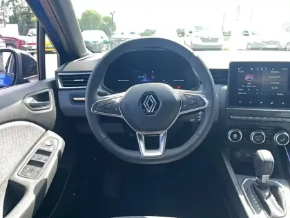 Photo 31 Renault Clio  E-Tech full hybrid 145
