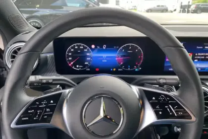 Photo 17 Mercedes Classe A  180 d 8G-DCT