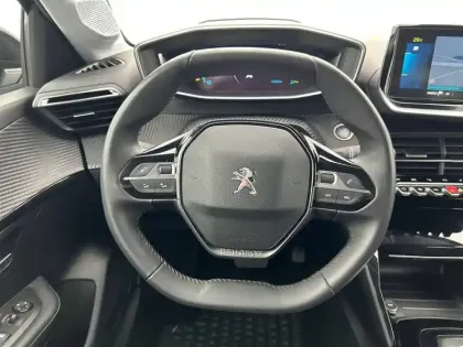 Photo 8 Peugeot 208  Electrique 50 kWh 136ch