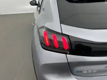 Photo 16 Peugeot 208  Electrique 50 kWh 136ch